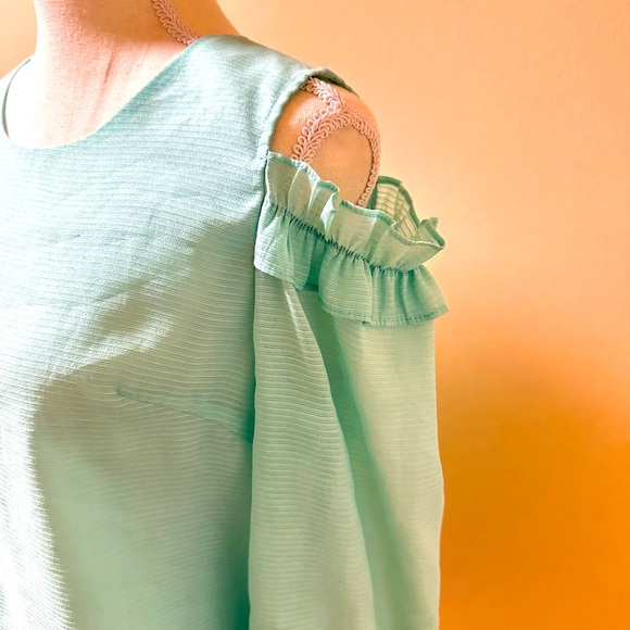 3/4 Sleeve top with open shoulder size M 160/84A - Picture 2 of 4